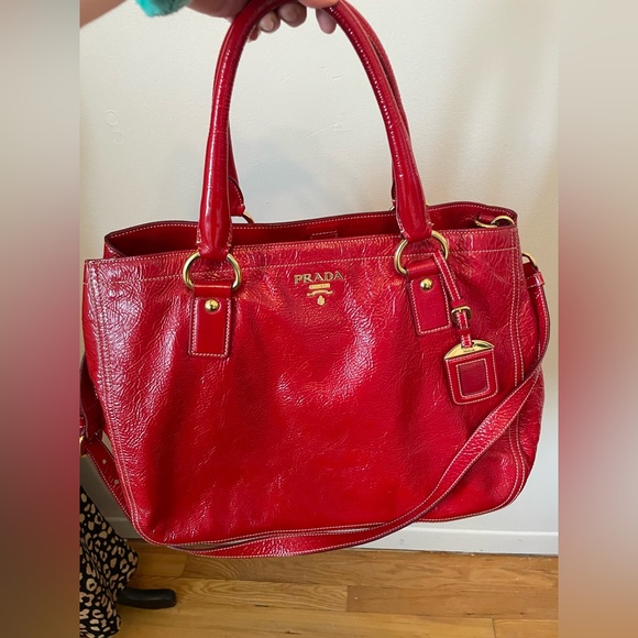 Prada red patent leather bag 🌶️ - Picture 1 of 14